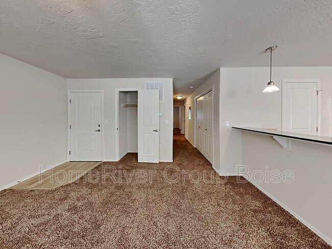 Building Photo - 1436 N Allumbaugh St