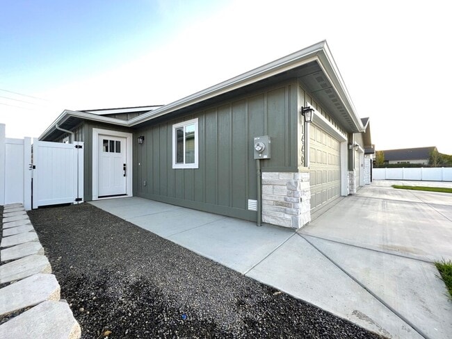 Building Photo - 1449 W Lark Ct