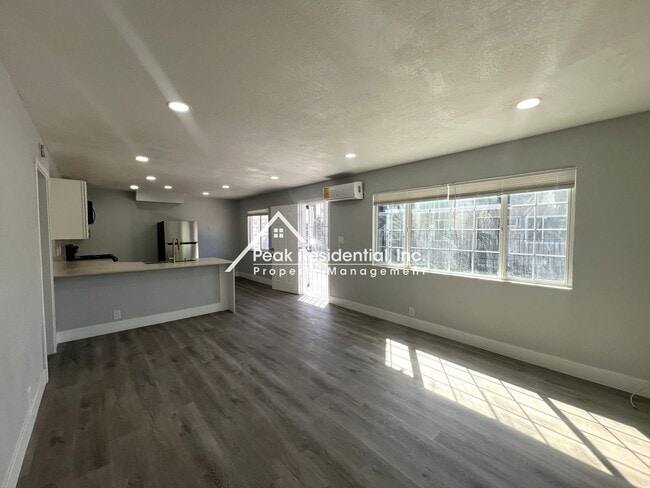 Building Photo - 43rdAve3915