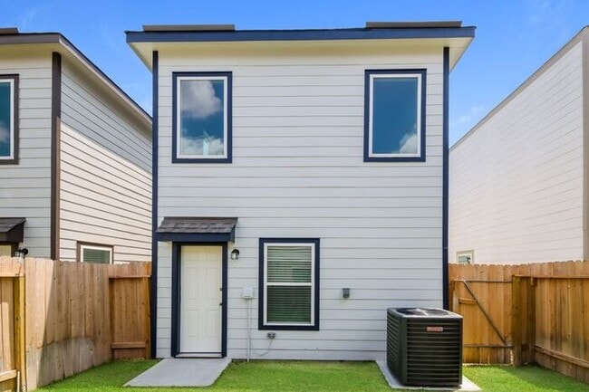 Building Photo - 15349 Estrella Rd E