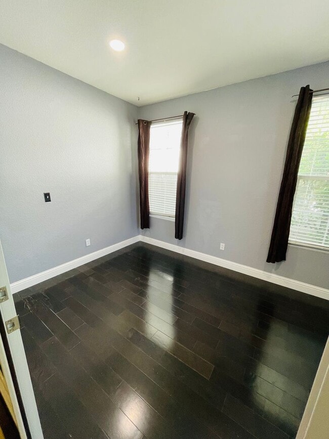 Photo - 1882 Zurlo Way House