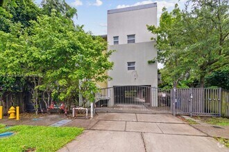 Building Photo - 1235 NW 9th Ave