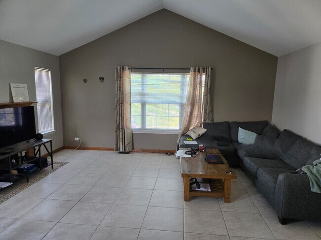 Foto del edificio - 2544 Dickens Dr