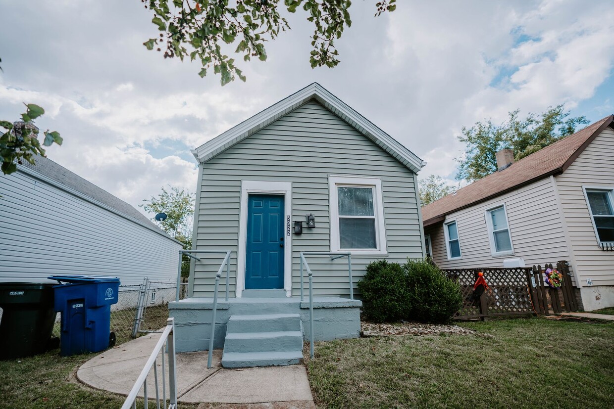 Primary Photo - Traditional St. Louis "Shot Gun" Style Home