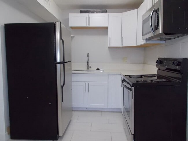 Building Photo - Cozy 1-Bed Condo in Las Vegas in Convenient Location