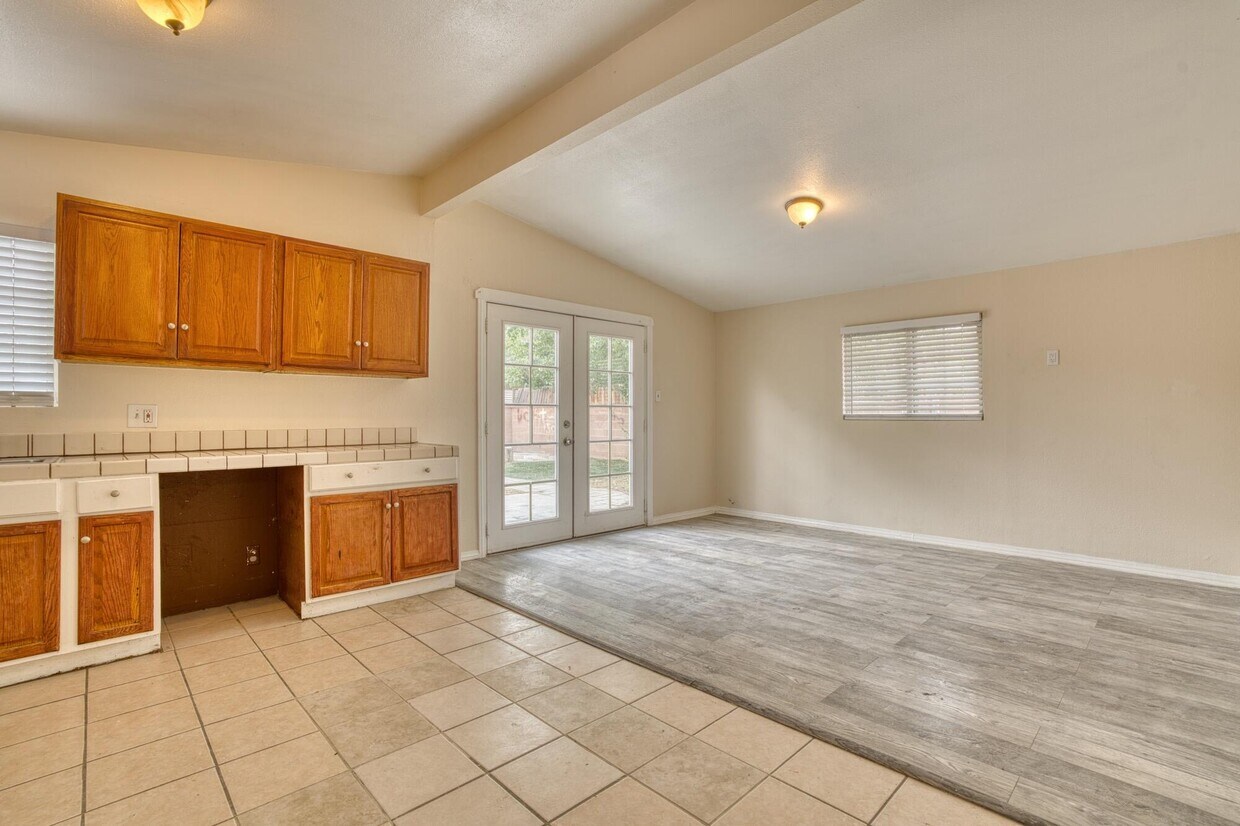 Foto principal - 2047 W Lingard St