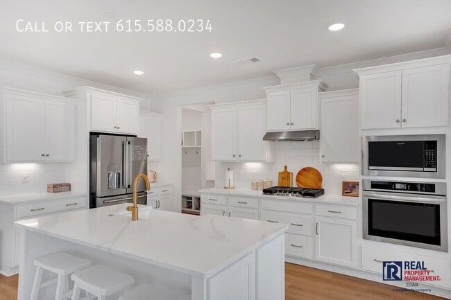 Foto del edificio - 613 Conifer Dr