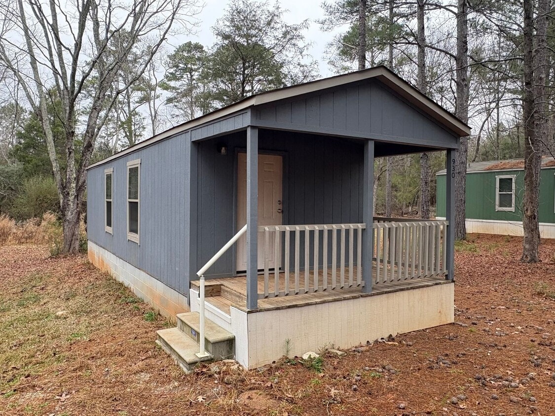 Photo - 930 Cedar Village