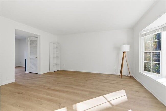 Foto del edificio - 6520 Roswell Rd NE