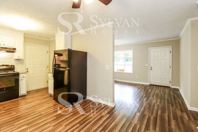 Foto del edificio - Enjoy living the good life in this 4 BR, 3 BA brick rancher