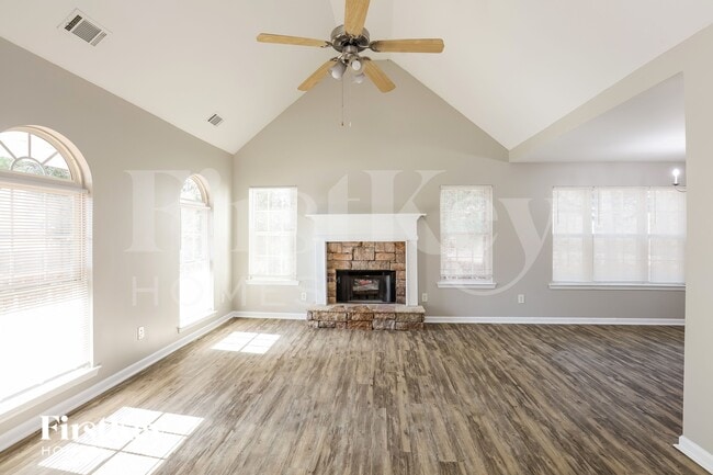 Foto del edificio - 298 Greentree Trail