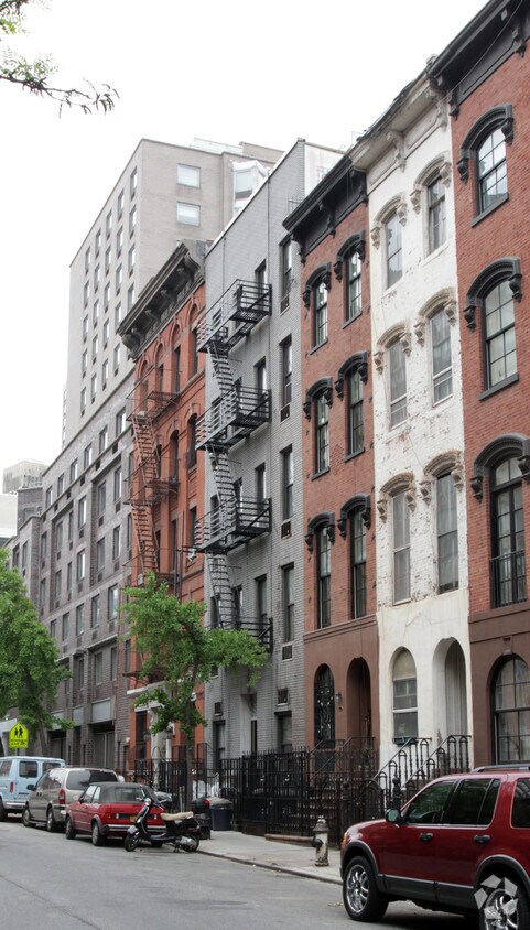 Primary Photo - 213 E 11th St