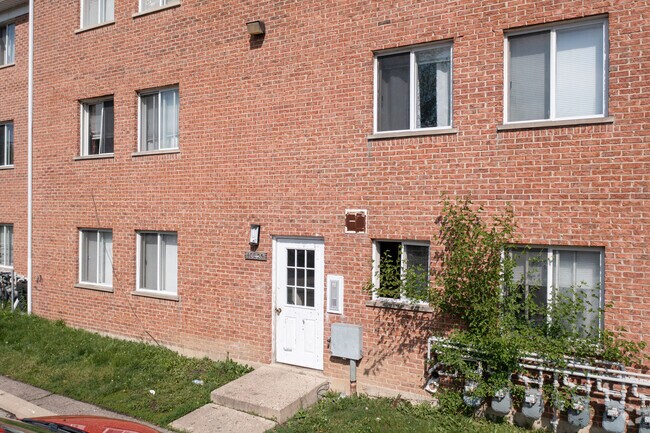 Entrance - 10217 Dearlove Rd