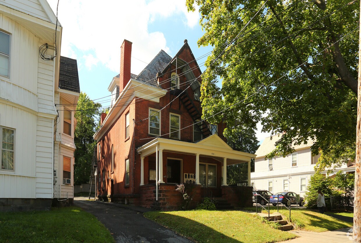 Primary Photo - 838 1/2 Union St