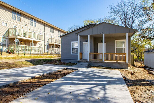 Building Photo - 215 S Park St