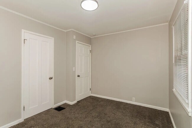 Foto del edificio - 916 Clarence Ave