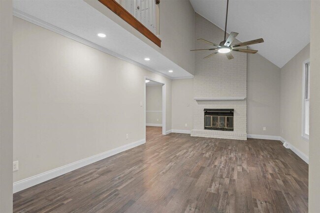 Foto del edificio - 1745 Ewing Ford Rd