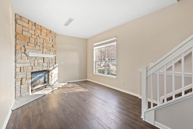 Building Photo - 890 Lothrop Rd