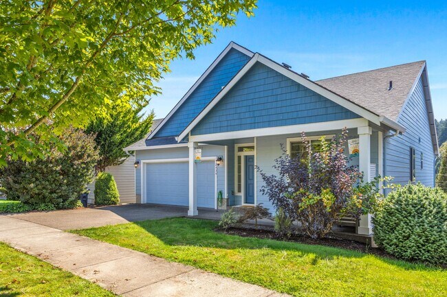 Foto del edificio - 5-bed, 3-bath Home in Scenic West Salem