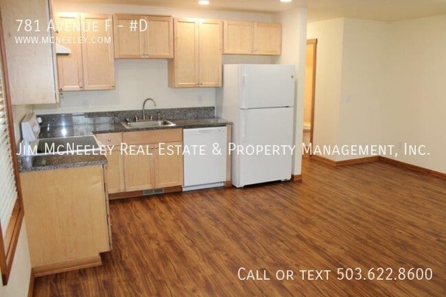 Building Photo - 781 Avenue F