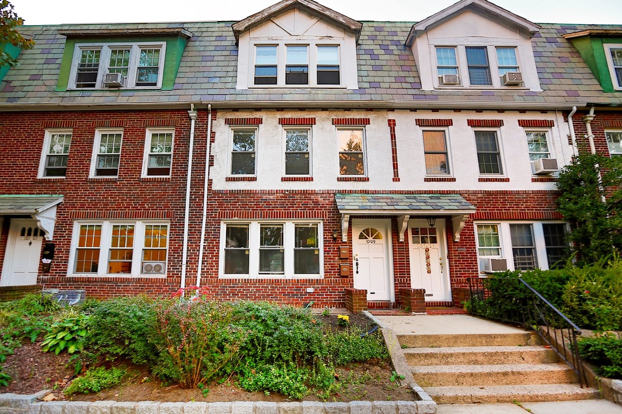 Primary Photo - 10109 Ascan Ave