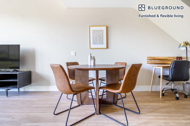 Foto del edificio - 838 Cinnabar St