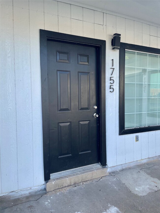Foto del edificio - 1755 W 6th St