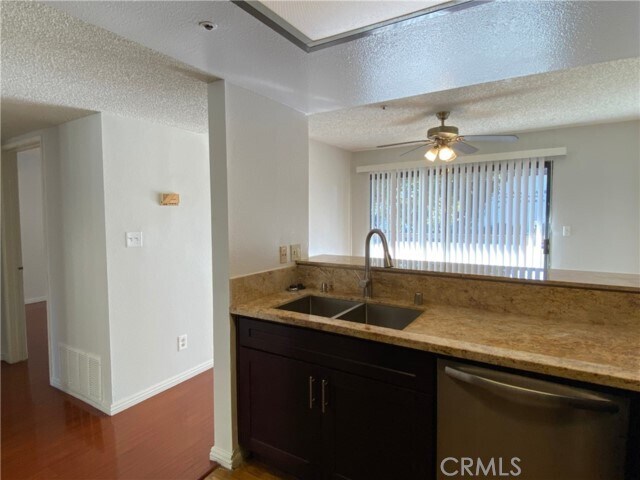 Building Photo - 987 E Del Mar Blvd