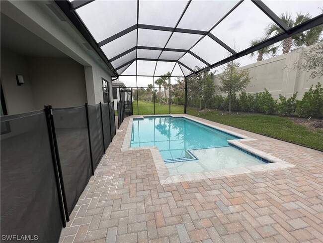 Foto del edificio - 12830 Hawkins Dr