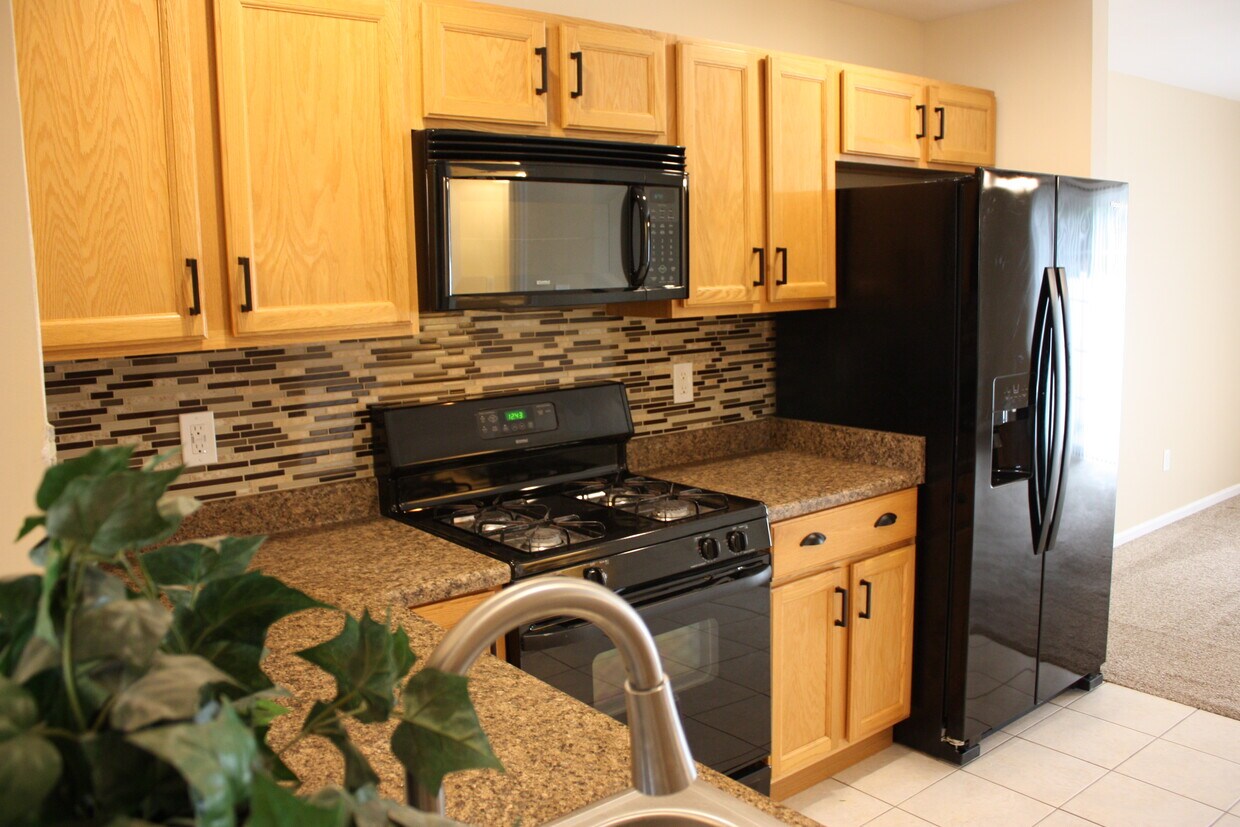 Foto principal - 76 Jamestown Blvd