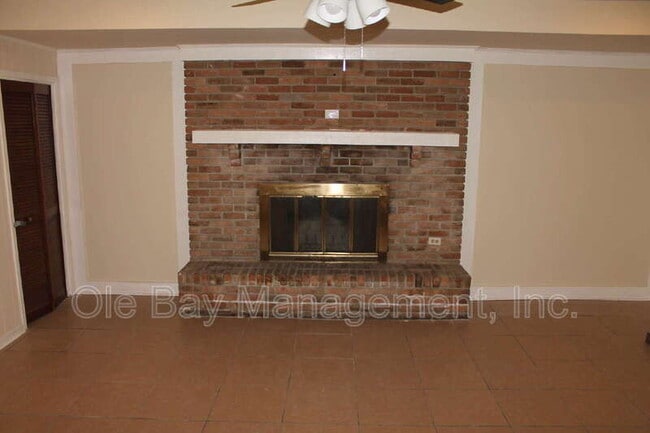 Building Photo - 1002 Centerwood Dr