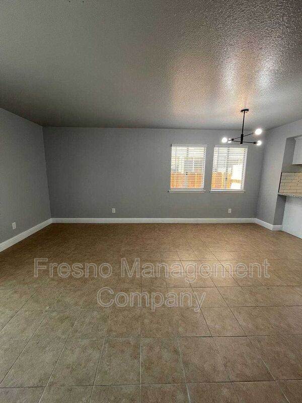 Foto del edificio - 3306 W Shields Ave