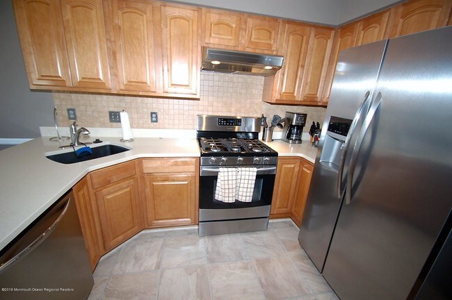 Building Photo - 802 Carnaby Ln