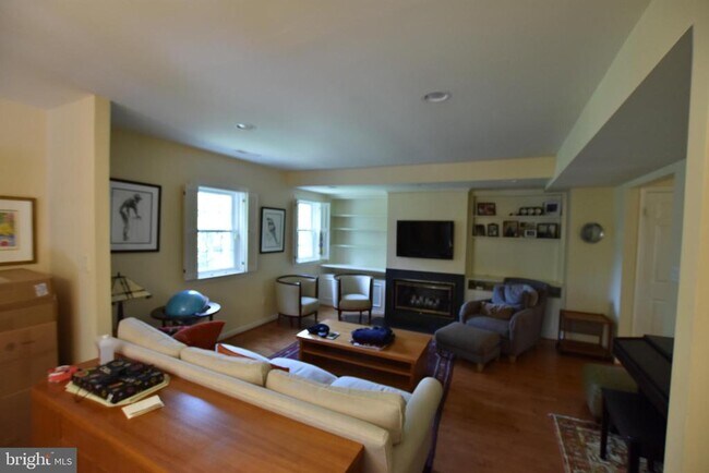 Foto del edificio - 6710 Hillandale Rd