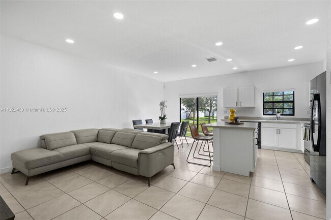 Foto del edificio - 757 SW 11th St