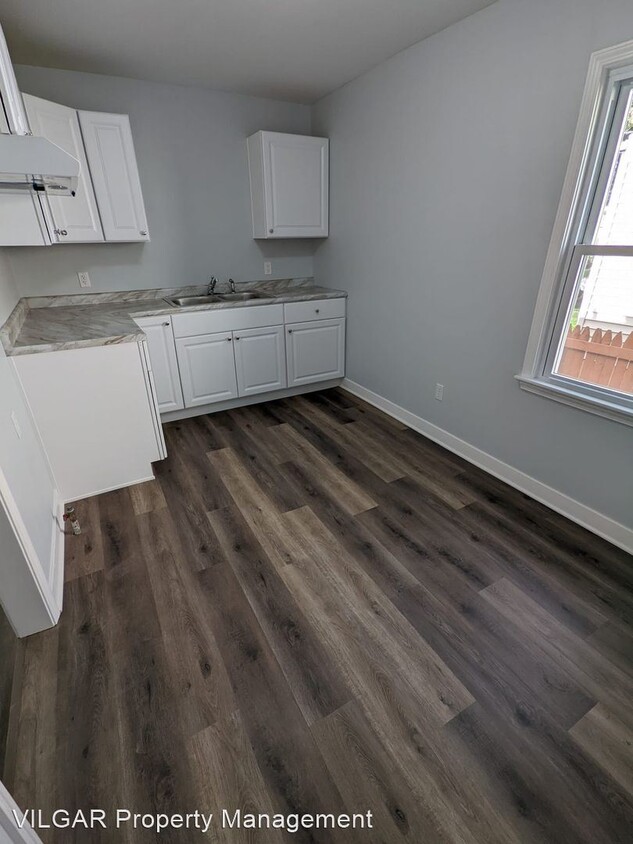 Foto principal - 3 br, 3 bath House - 2708 162nd Pl.
