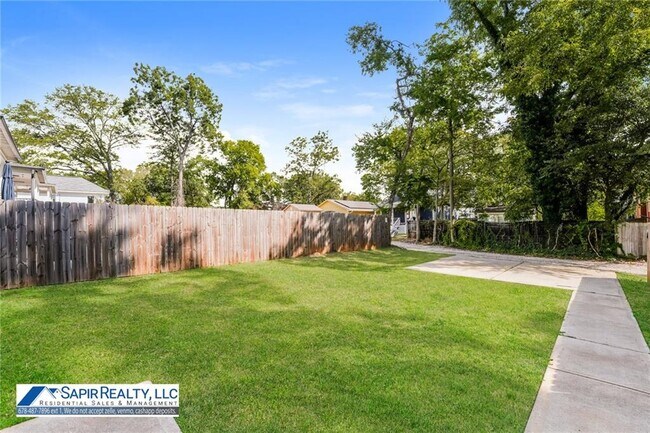 Building Photo - 802 Lowndes St SW