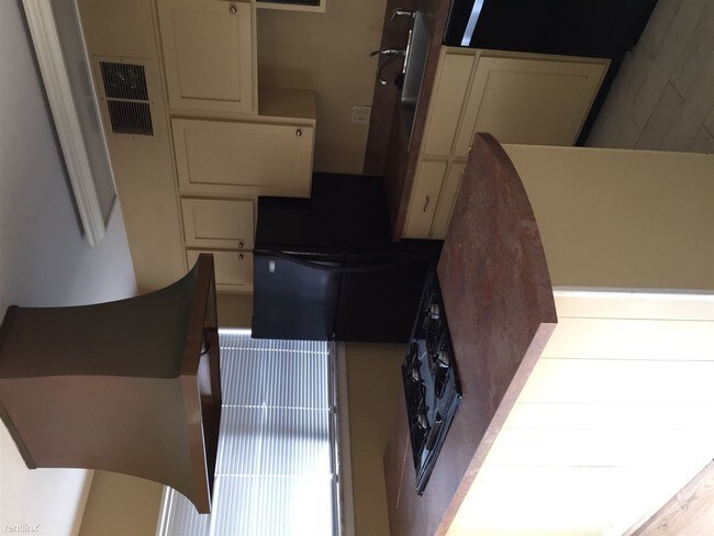 Building Photo - 2 br, 1.5 bath Condo - 32 Yorktown Dr