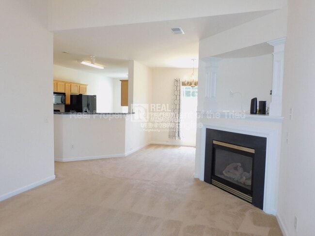 Photo - 1017 Hawick Dr House