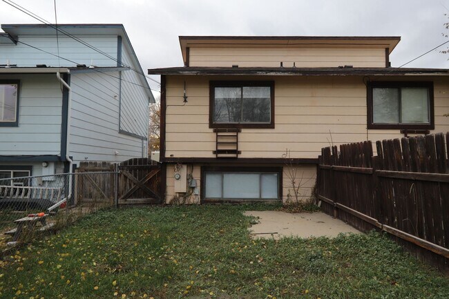 Building Photo - 257 Canby St