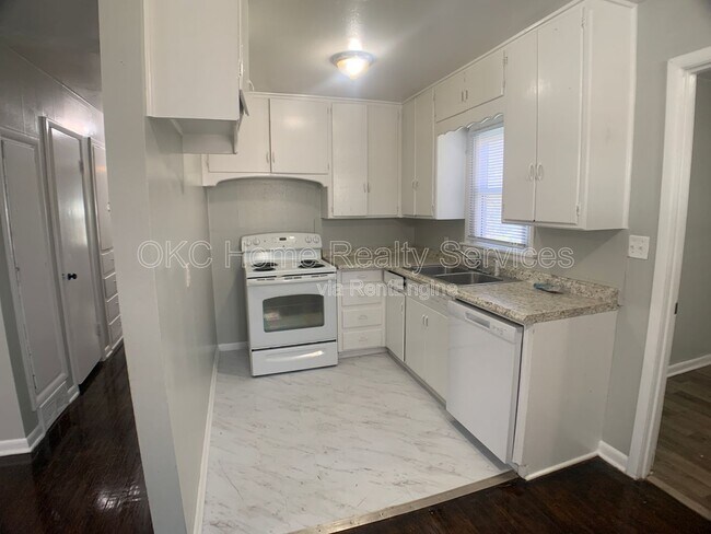 Foto del edificio - 3117 N Lindsay Ave