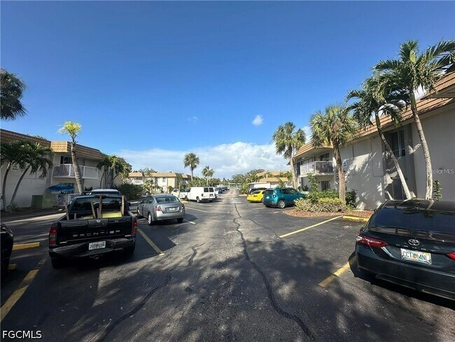 Building Photo - 1830 Maravilla Ave