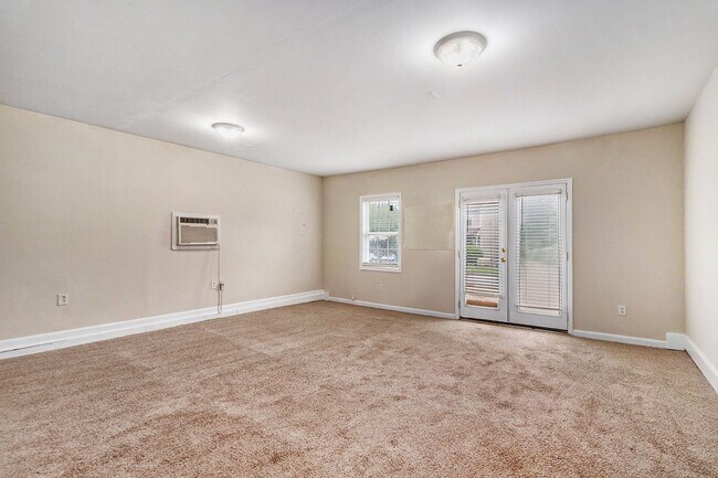 Building Photo - 4474 Thornwood Crescent