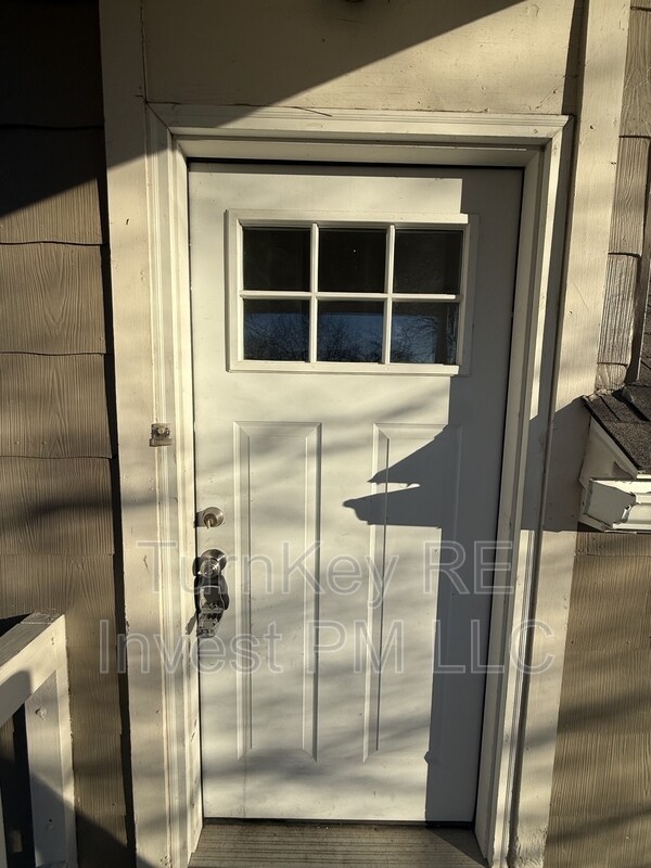 Building Photo - 111 Center Ave