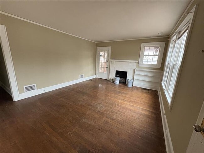 Photo - Quaint Brick Cottage w/Covered Parking House