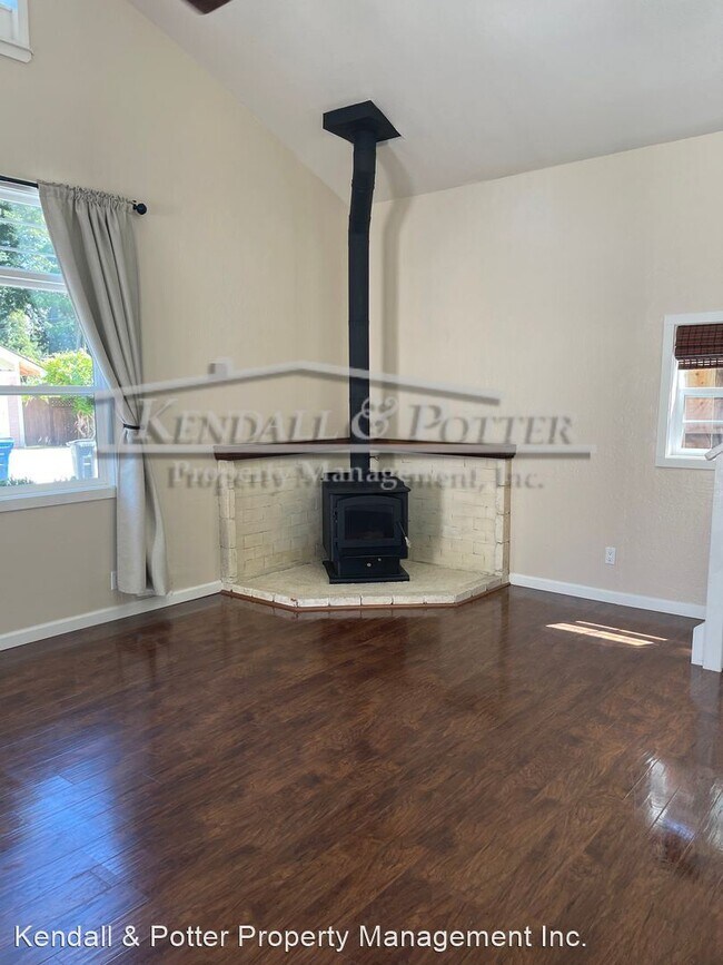 Building Photo - 3 br, 2 bath House - 409 Bernal St.