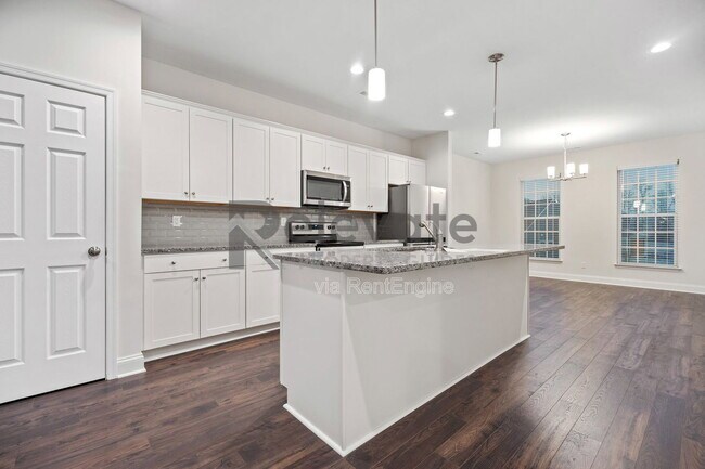 Foto del edificio - 6851 Dunton Rd