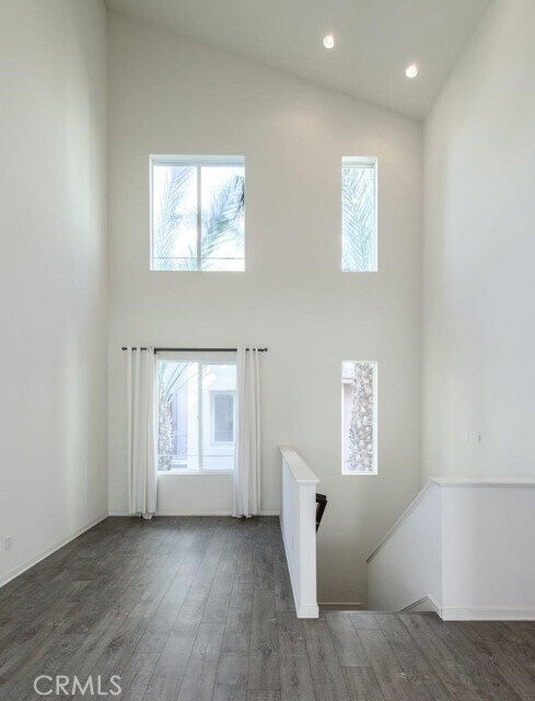 Building Photo - 27 Waldorf