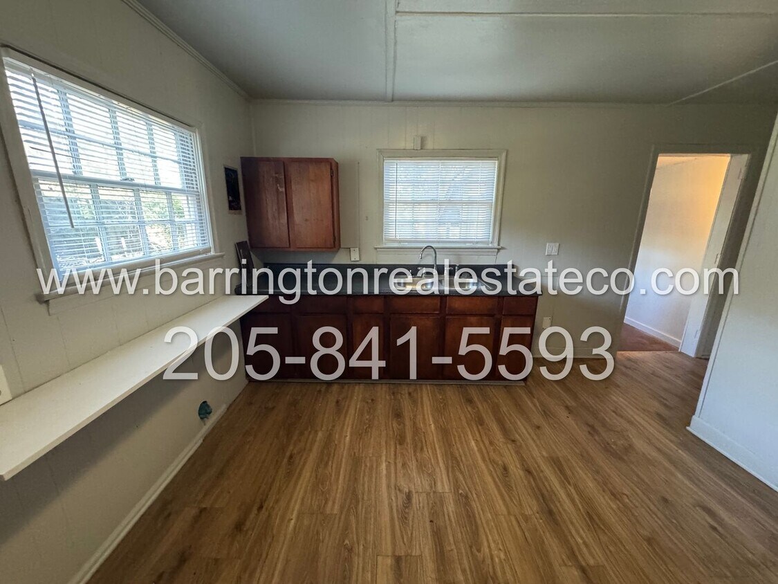 Building Photo - 420 12th Ave