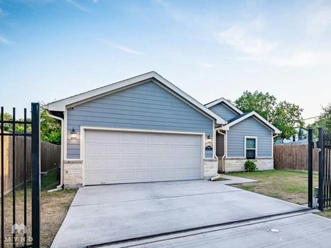 Building Photo - 3638 Lydia St